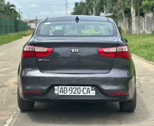 Kia Rio 2016 Gris