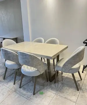 Belle Table À Manger Moderne Avec (6) Chaises Importé en Promotion