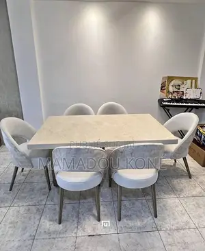 Belle Table À Manger Moderne Avec (6) Chaises Importé en Promotion