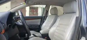 Toyota Avensis 2007 Gris
