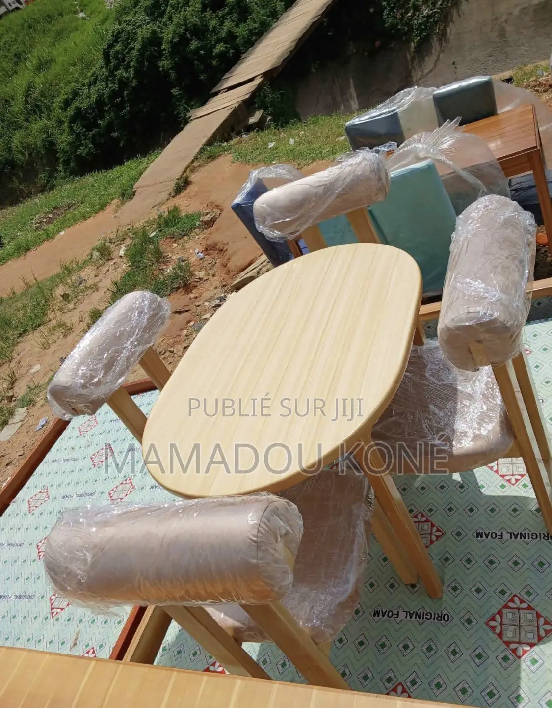 Table À Manger  [Hidden Information]