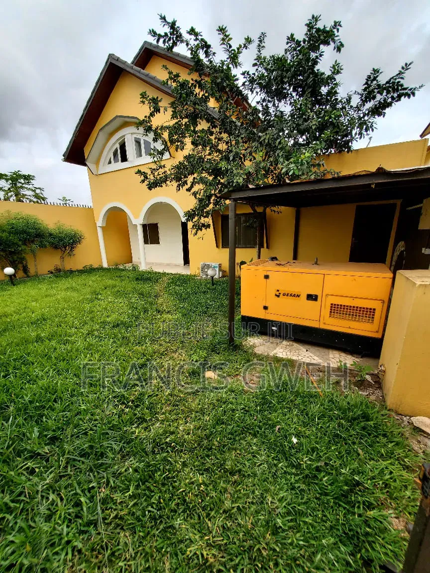 4chbre Duplex dans Francis Gweh, Cocody à Louer