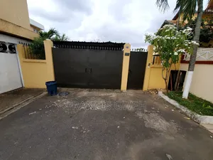 4chbre Duplex dans Francis Gweh, Cocody à Louer