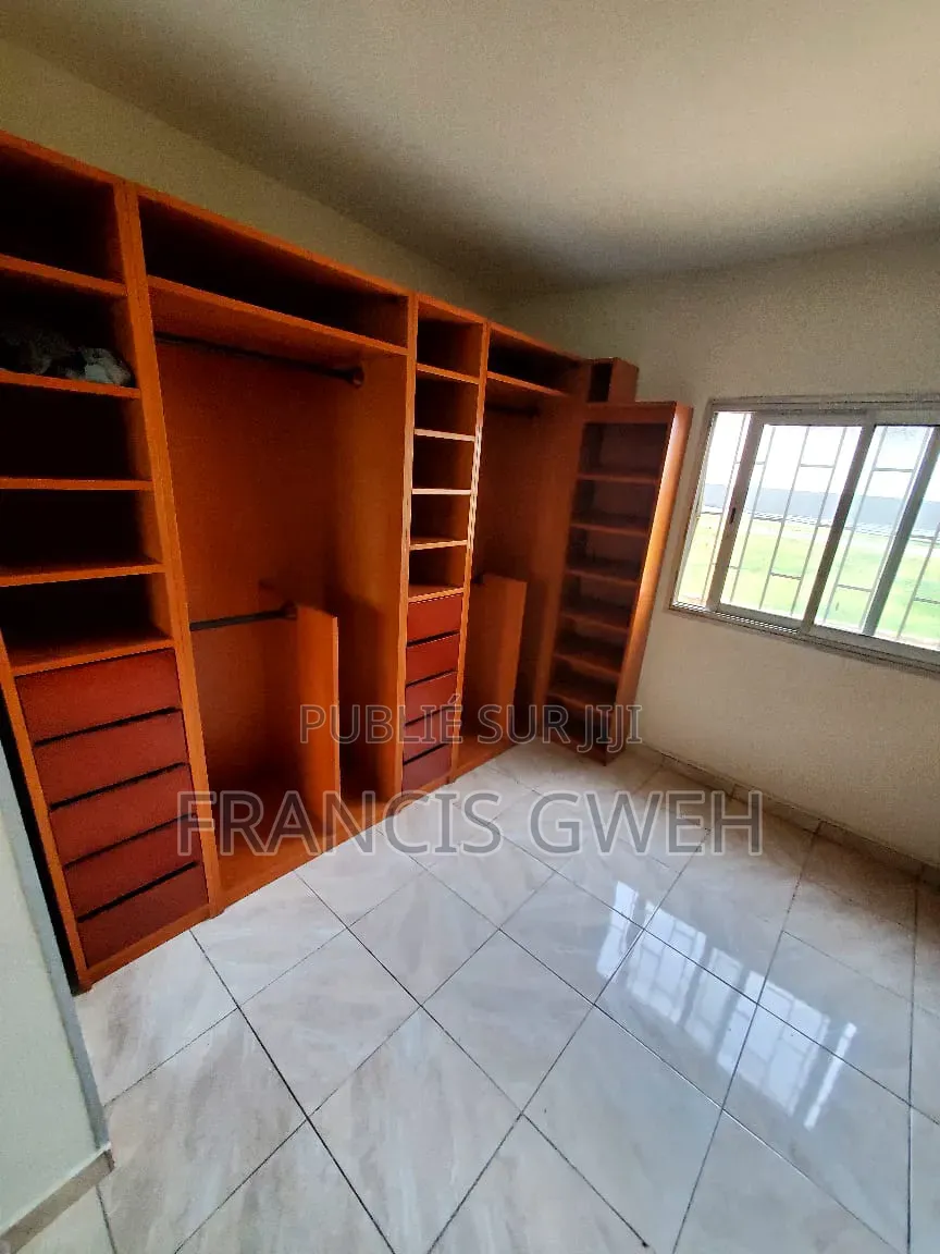 4chbre Duplex dans Francis Gweh, Cocody à Louer