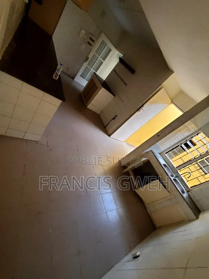 4chbre Duplex dans Francis Gweh, Cocody à Louer