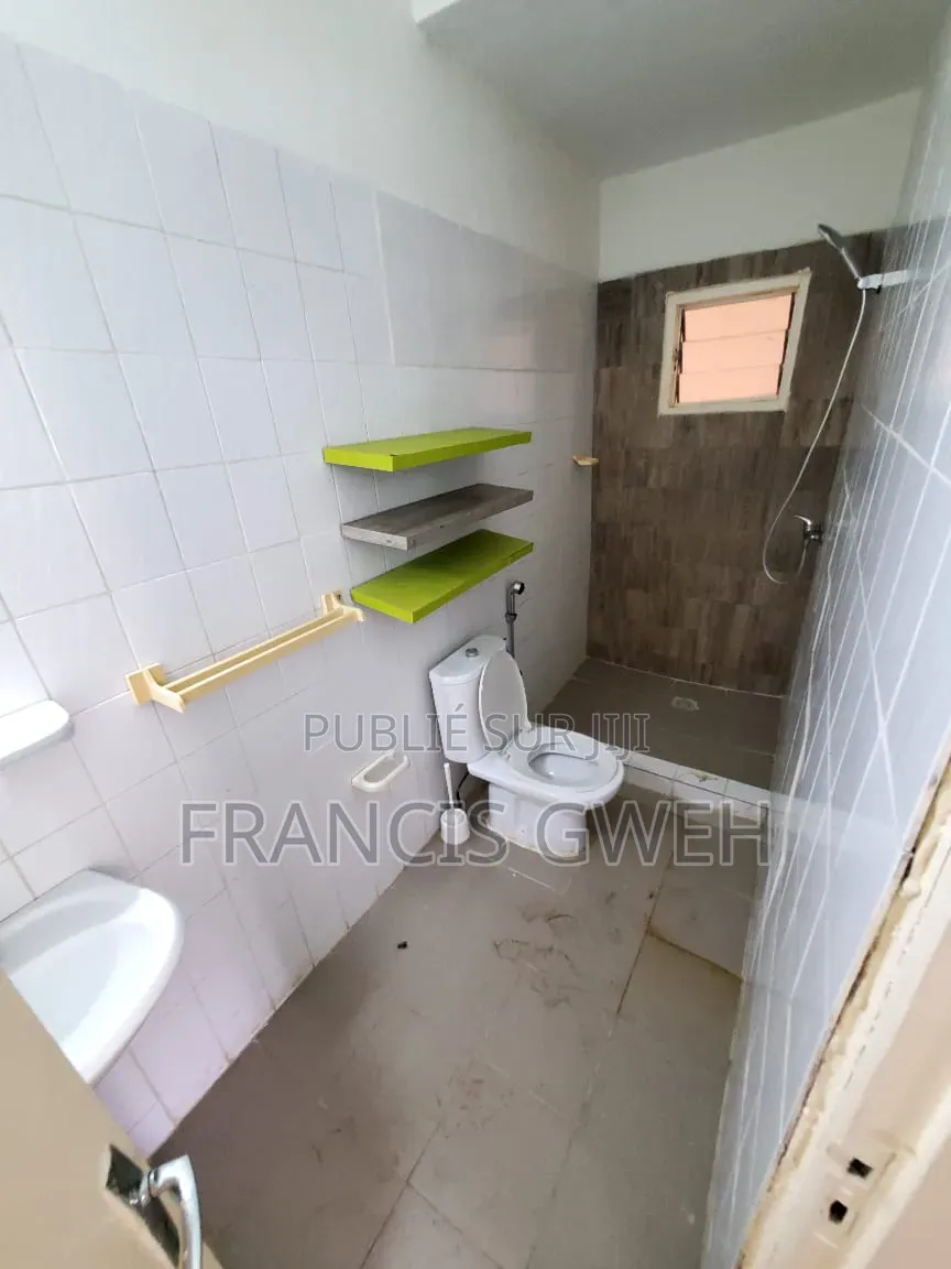 4chbre Duplex dans Francis Gweh, Cocody à Louer