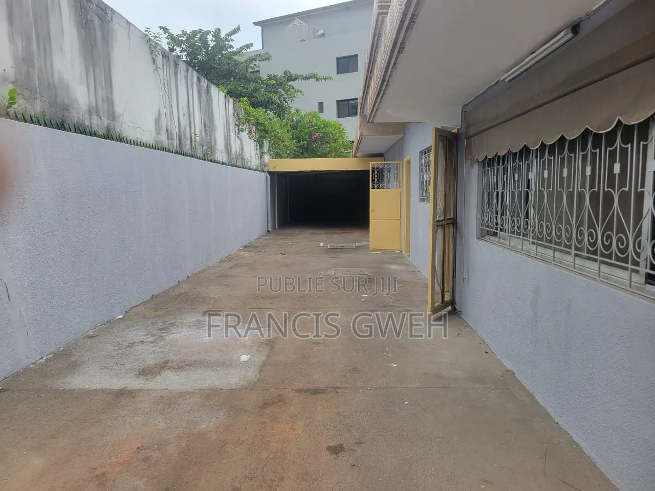 4chbre Villa dans Francis Gweh, Cocody à Louer