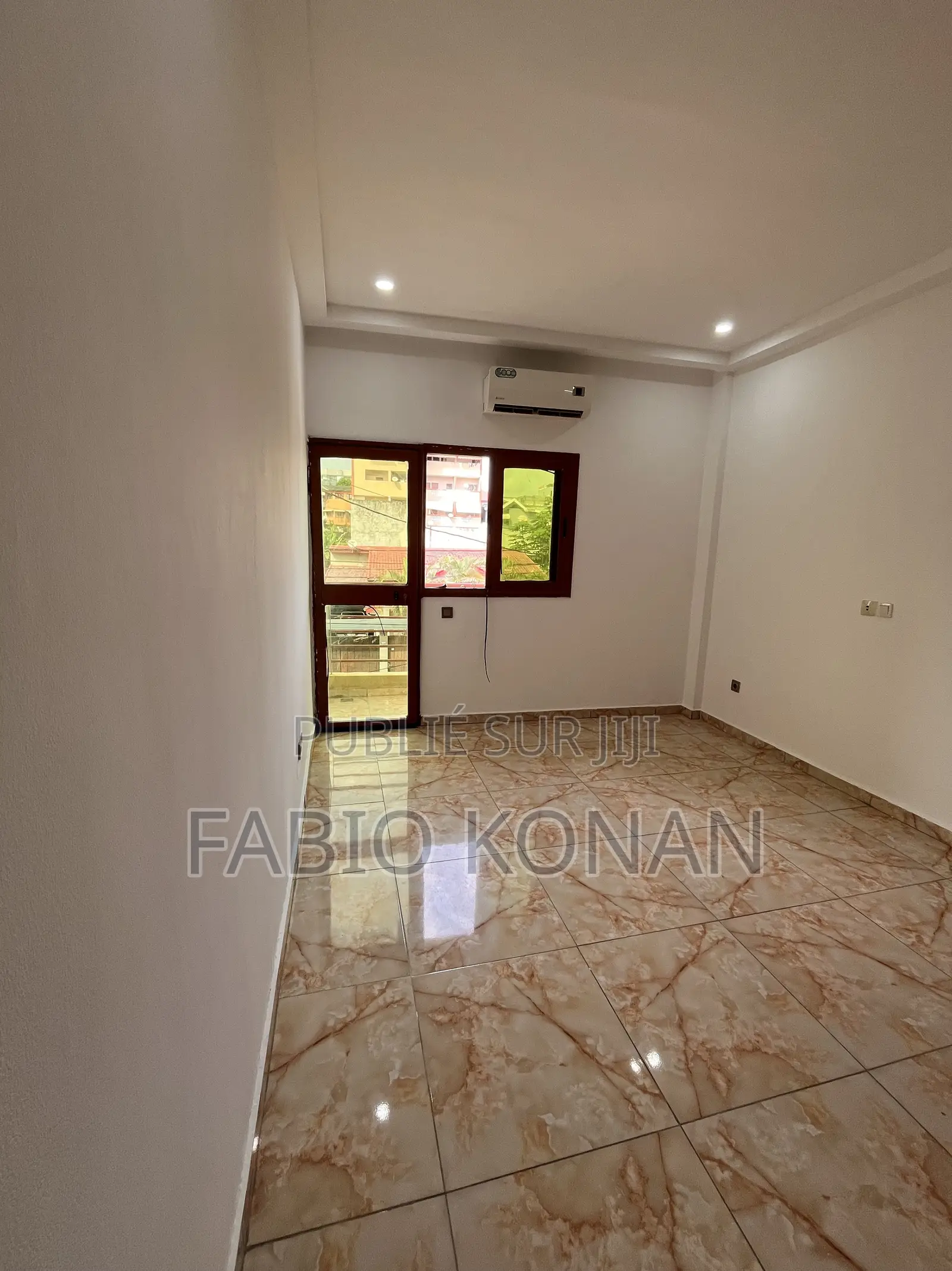 2chbre Appartement-terrasse dans Sika Immobilier, Cocody à Louer