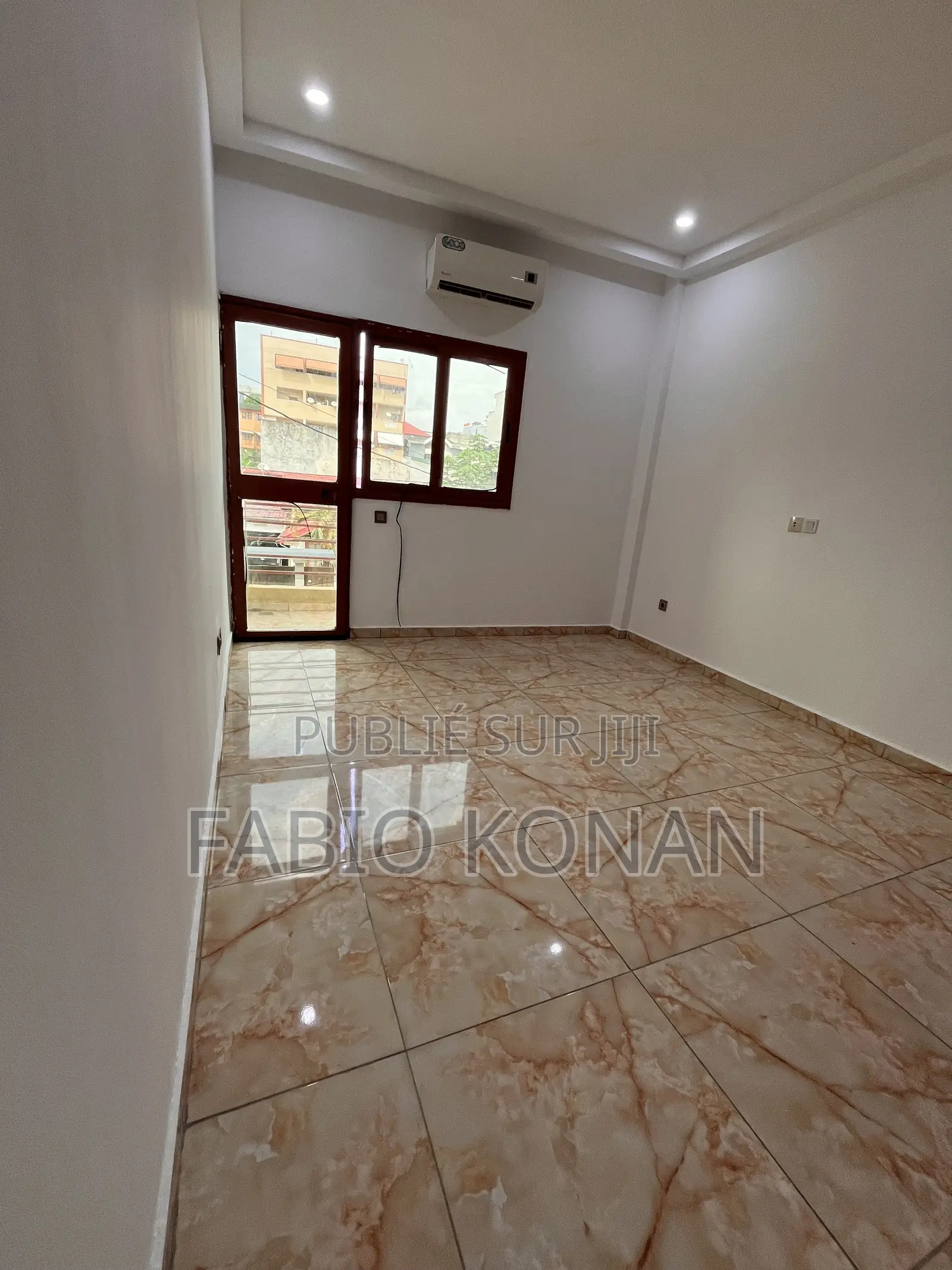 2chbre Appartement-terrasse dans Sika Immobilier, Cocody à Louer