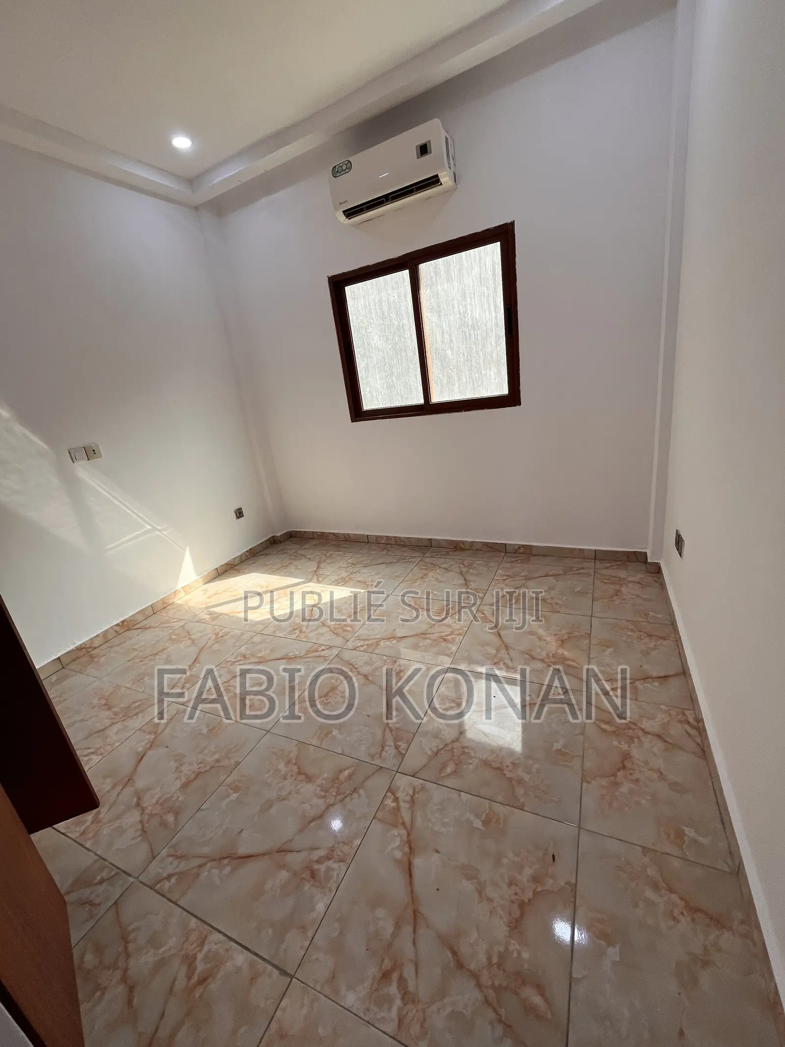 2chbre Appartement-terrasse dans Sika Immobilier, Cocody à Louer