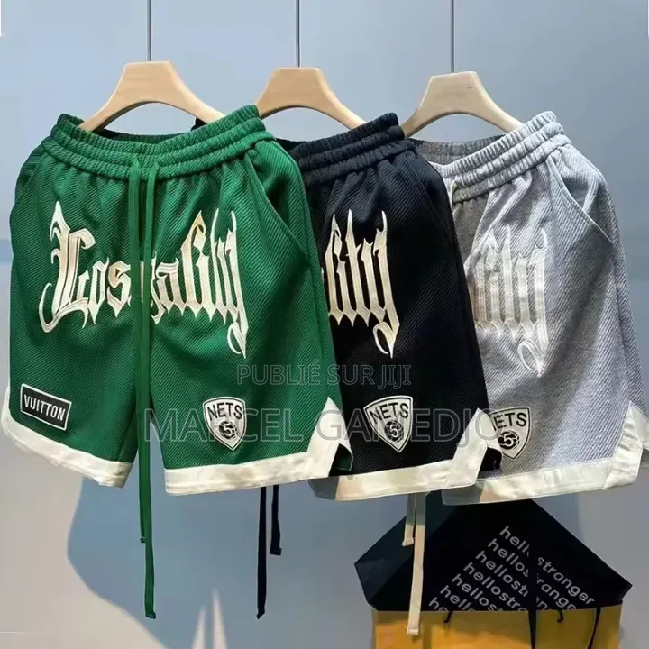 Nouveau Habit Disponible Pour Les Jeunes