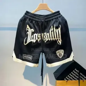 Nouveau Habit Disponible Pour Les Jeunes