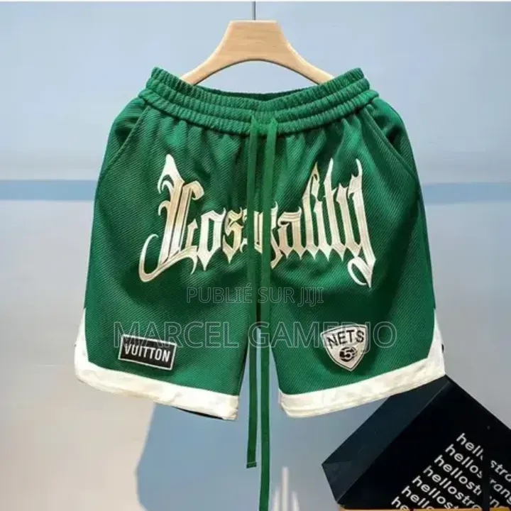 Nouveau Habit Disponible Pour Les Jeunes