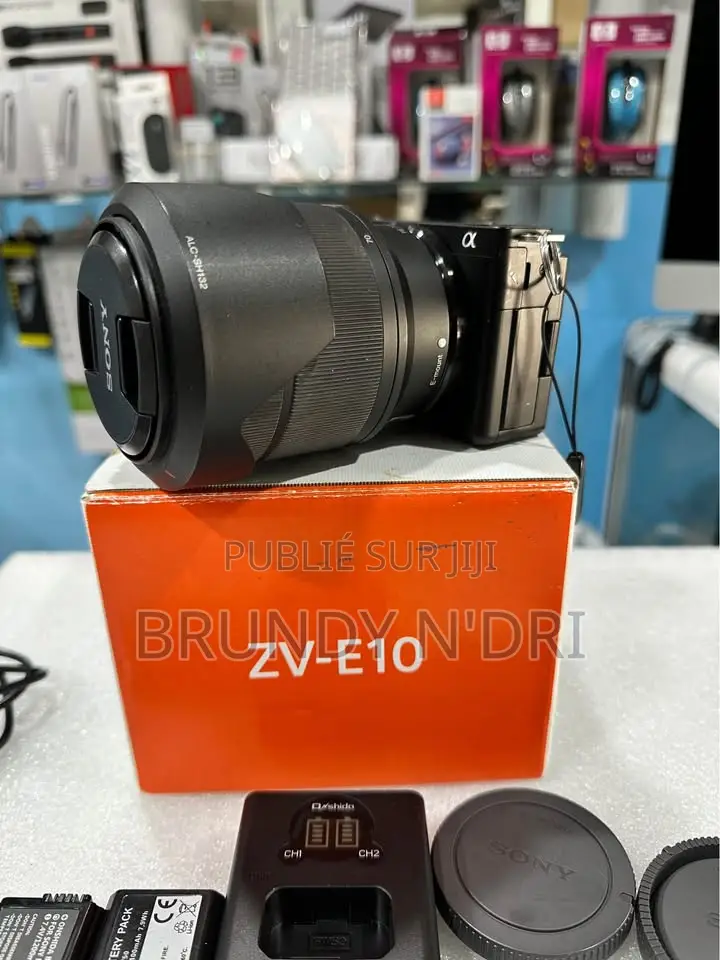 Appareil Photo Sony Zv-E10 + Objectif 28-70mm + 2 Batteries + Chargeur