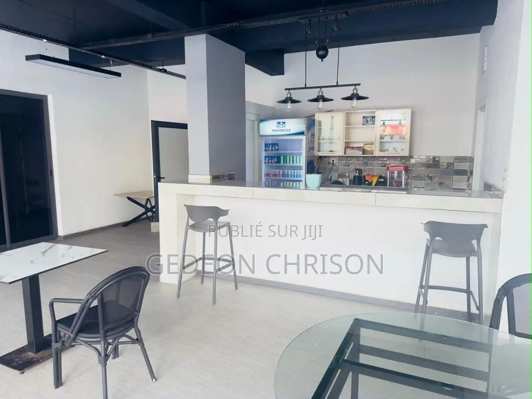 Meublé 4chbre Appartement dans Marcory à Vendre