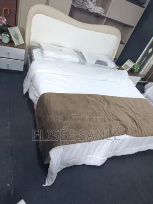 Lit Moderne Premium Avec Tête De Lit Rembourrée