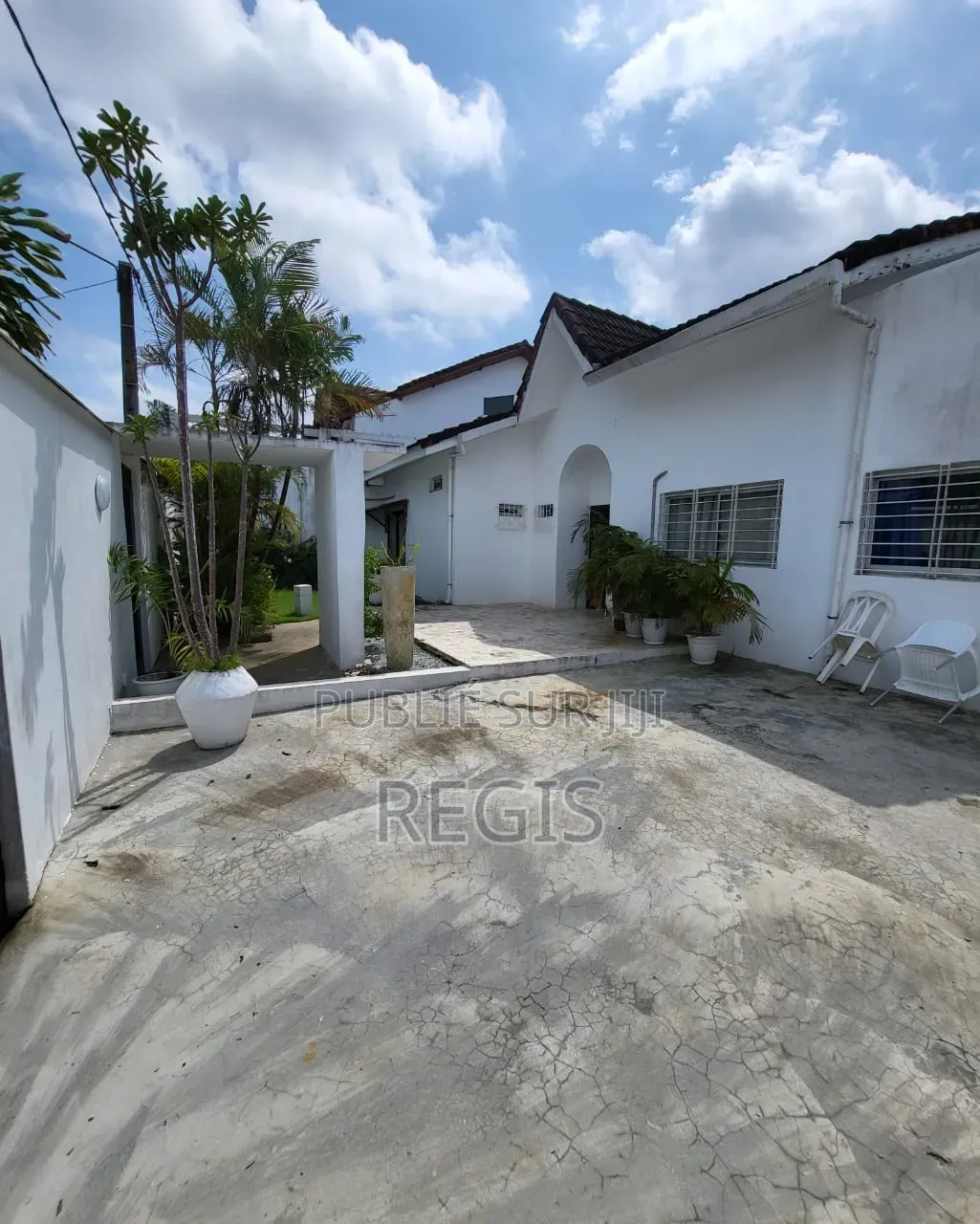 Meublé 3chbre Villa dans Meublée, Cocody à Louer