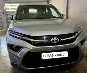 Toyota Urban Cruiser 2024 Gris