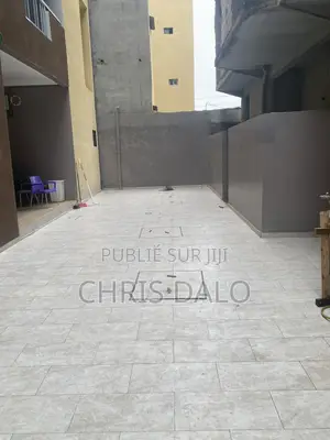 2chbre Appartement dans Dalo Davy, Cocody à Louer