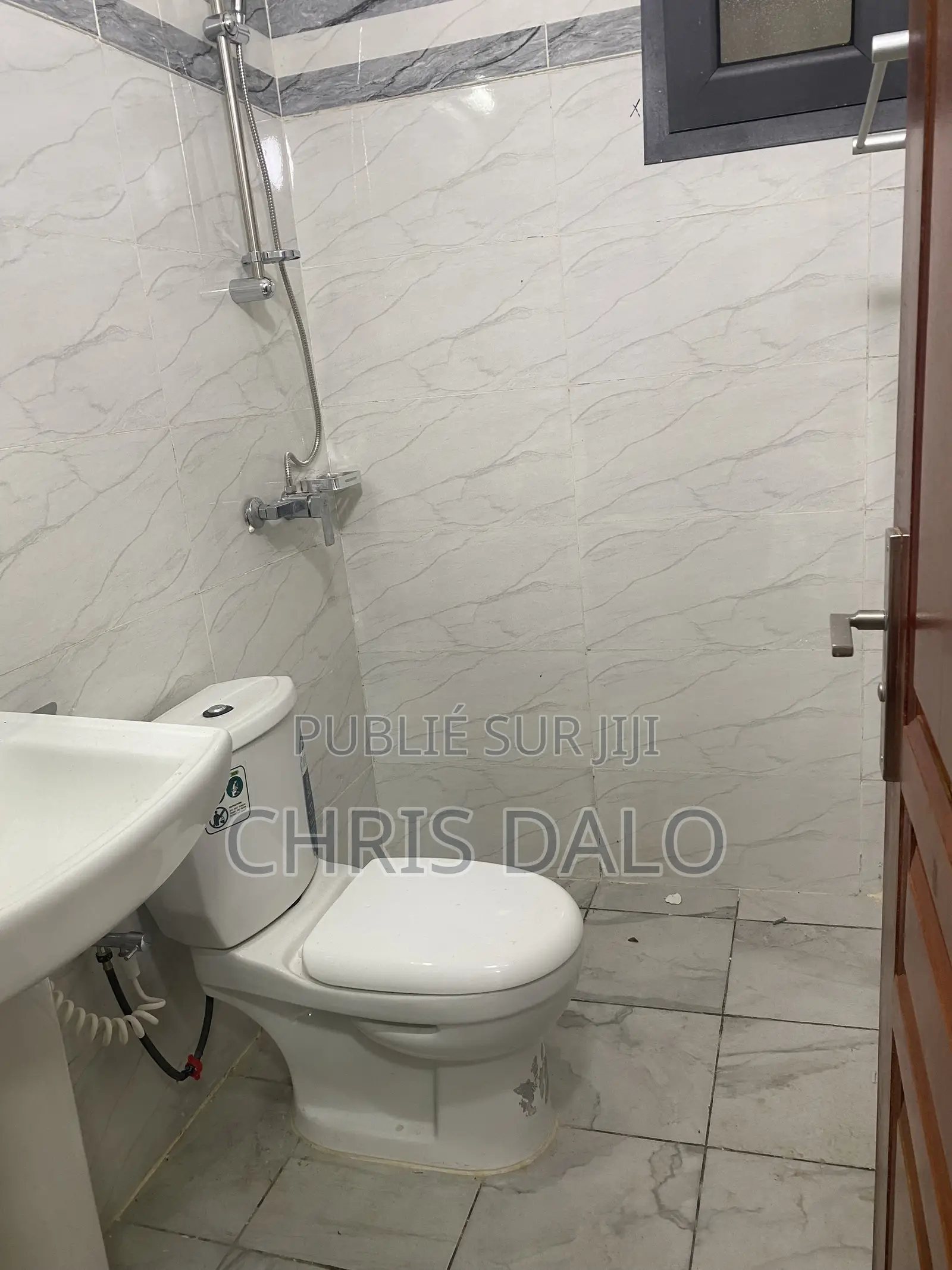 2chbre Appartement dans Dalo Davy, Cocody à Louer