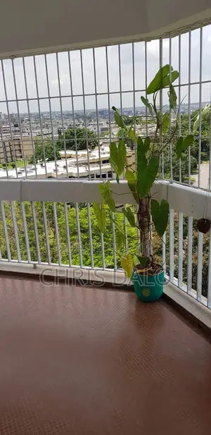 3chbre Appartement dans Dalo Davy, Cocody à Vendre