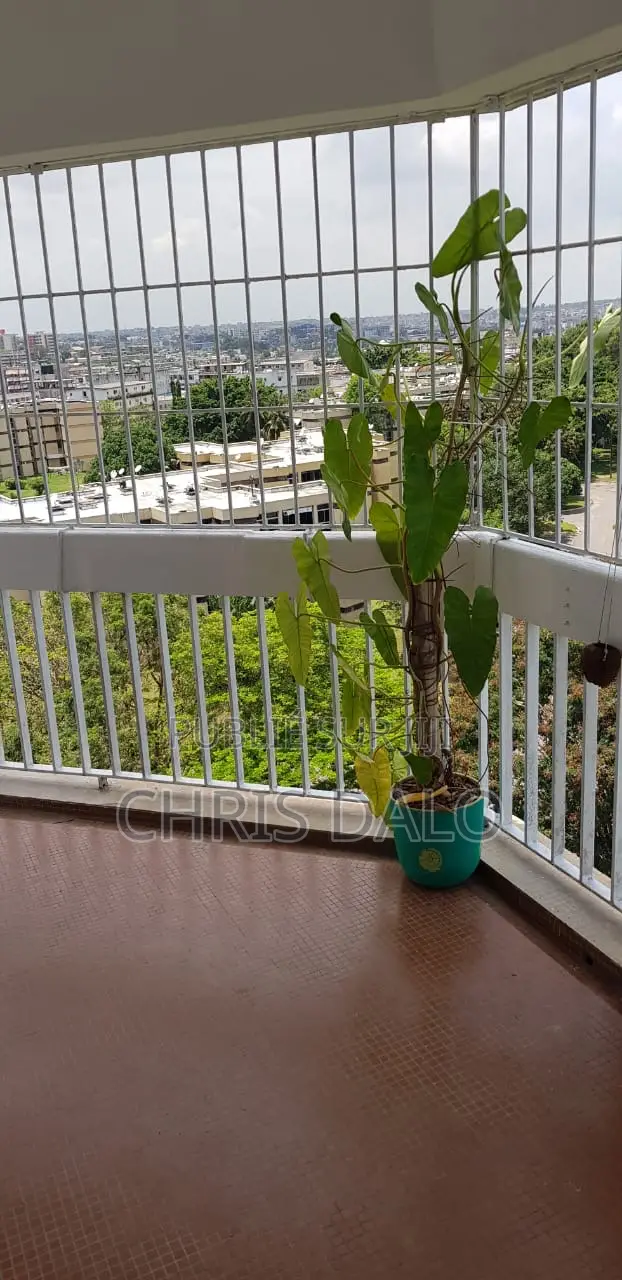 3chbre Appartement dans Dalo Davy, Cocody à Vendre