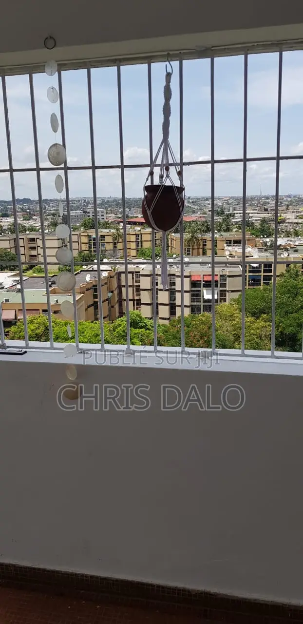 3chbre Appartement dans Dalo Davy, Cocody à Vendre