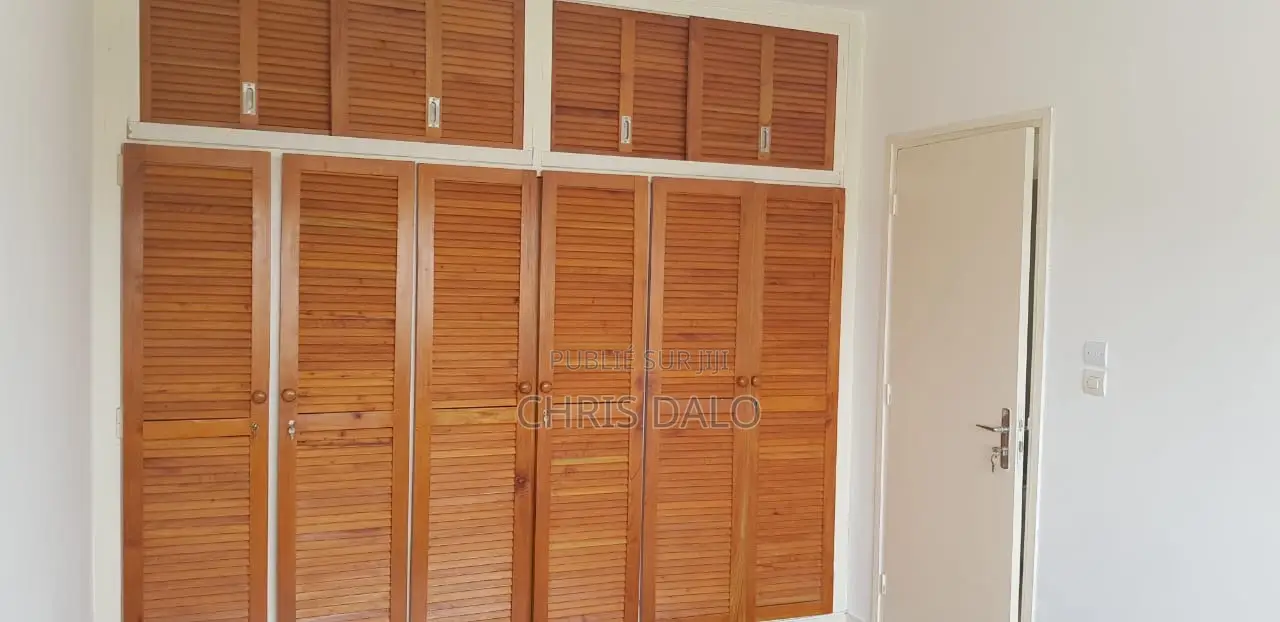3chbre Appartement dans Dalo Davy, Cocody à Vendre