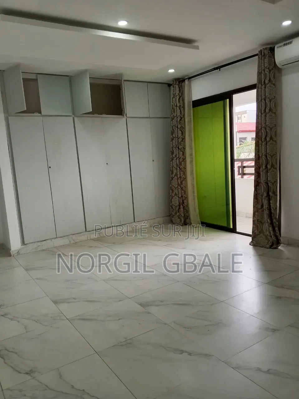 5chbre Duplex dans Avec Norco, Cocody à Louer
