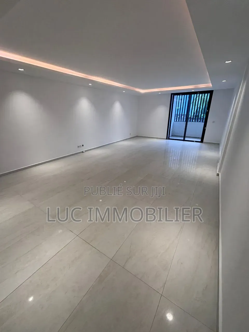 2chbre Appartement dans Luc Immobilier, Cocody à Louer