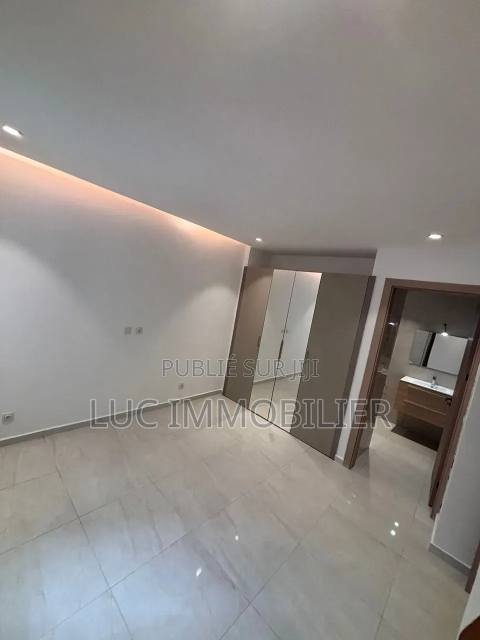 2chbre Appartement dans Luc Immobilier, Cocody à Louer
