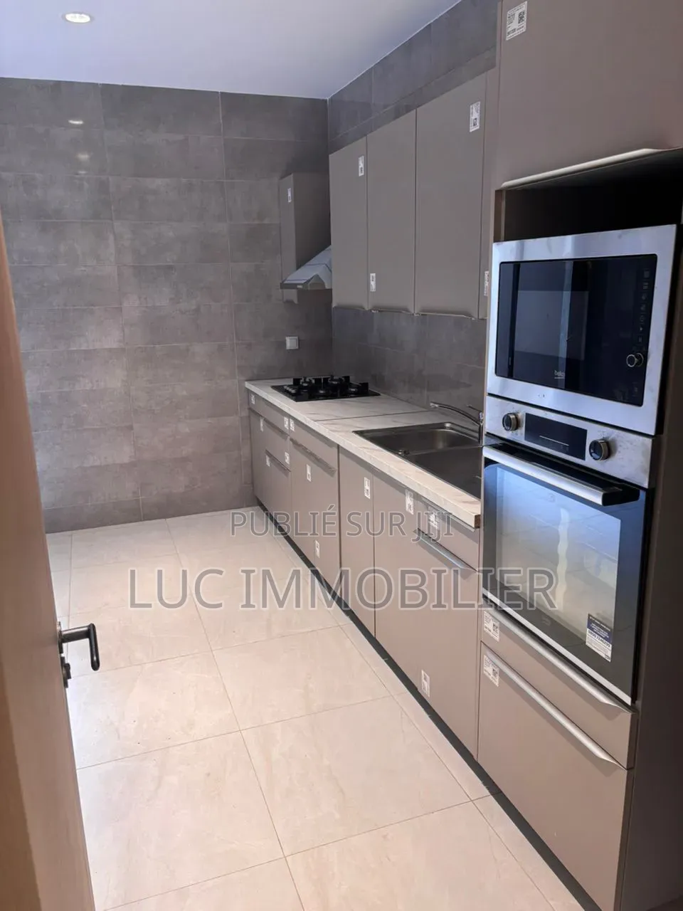 2chbre Appartement dans Luc Immobilier, Cocody à Louer