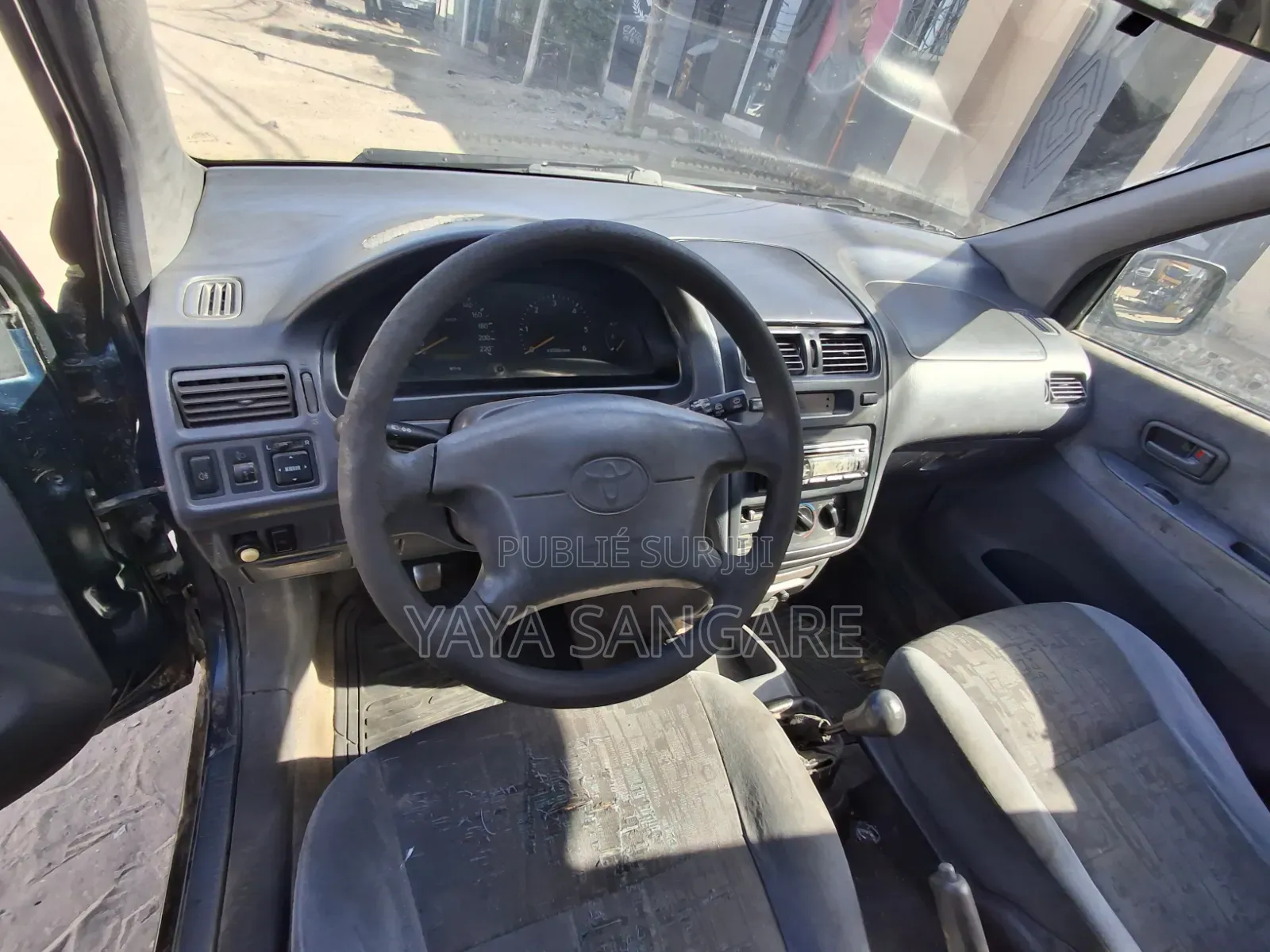Toyota HiAce 2000 Bleu