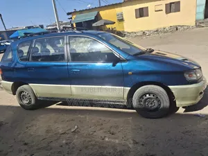 Toyota HiAce 2000 Bleu
