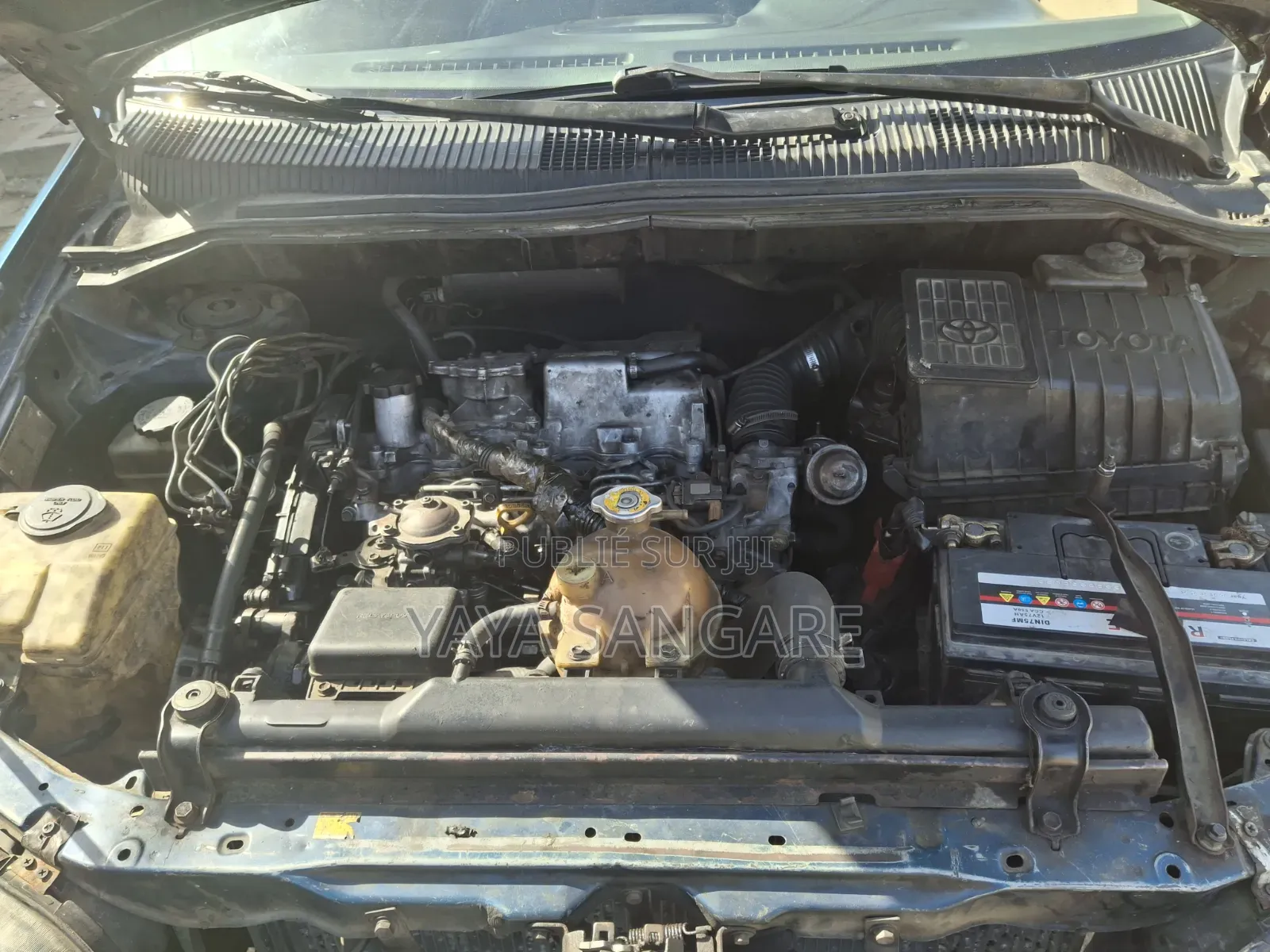 Toyota HiAce 2000 Bleu