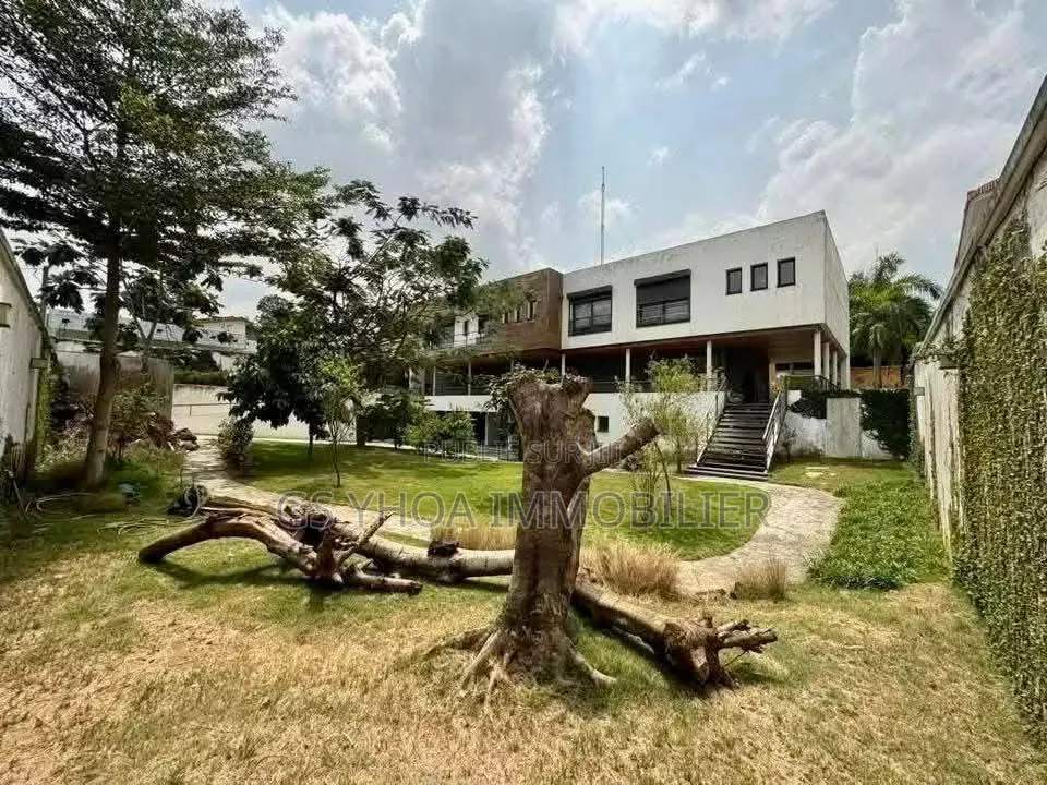 5chbre Duplex dans Cocody à Vendre