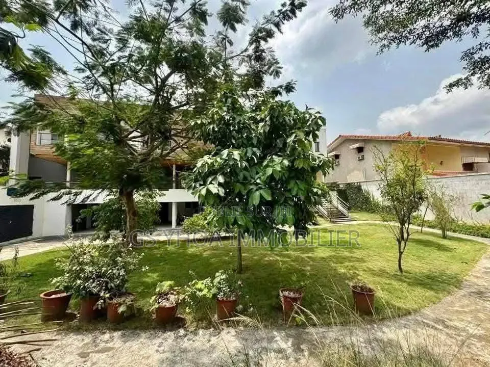 5chbre Duplex dans Cocody à Vendre