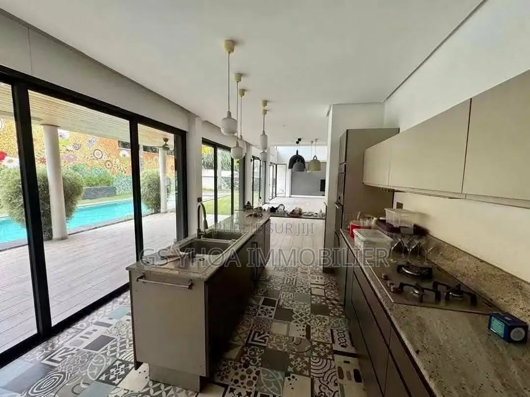 5chbre Duplex dans Cocody à Vendre