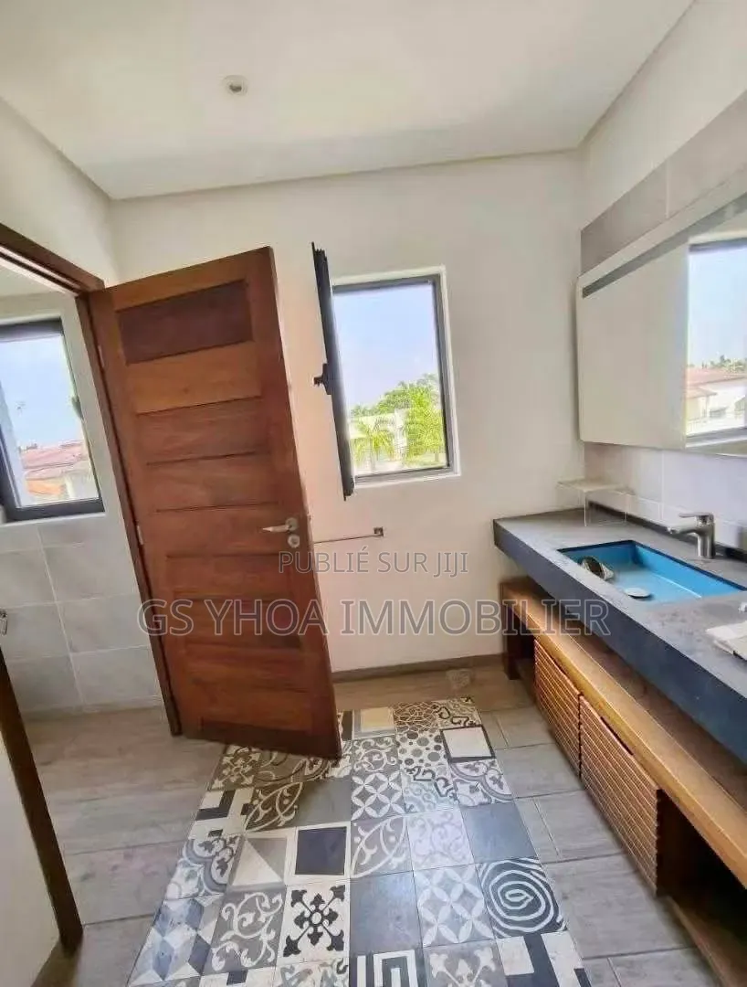 5chbre Duplex dans Cocody à Vendre