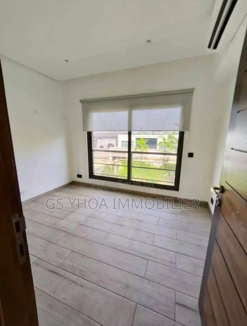 5chbre Duplex dans Cocody à Vendre