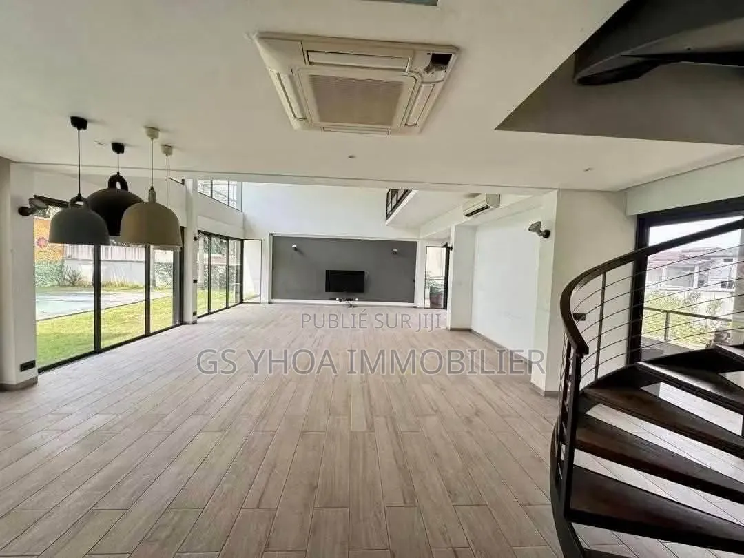 5chbre Duplex dans Cocody à Vendre