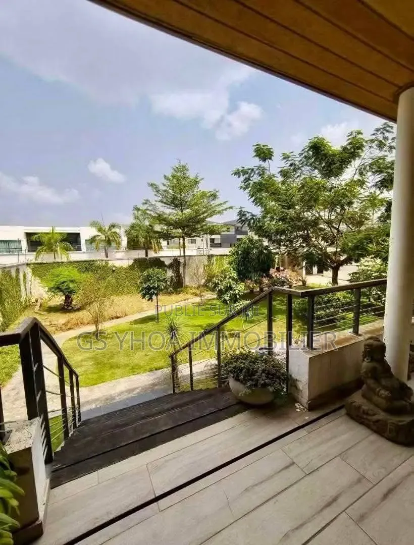 5chbre Duplex dans Cocody à Vendre