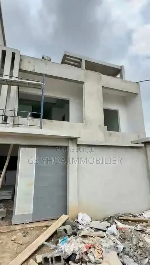 3chbre Duplex dans Cocody à Vendre