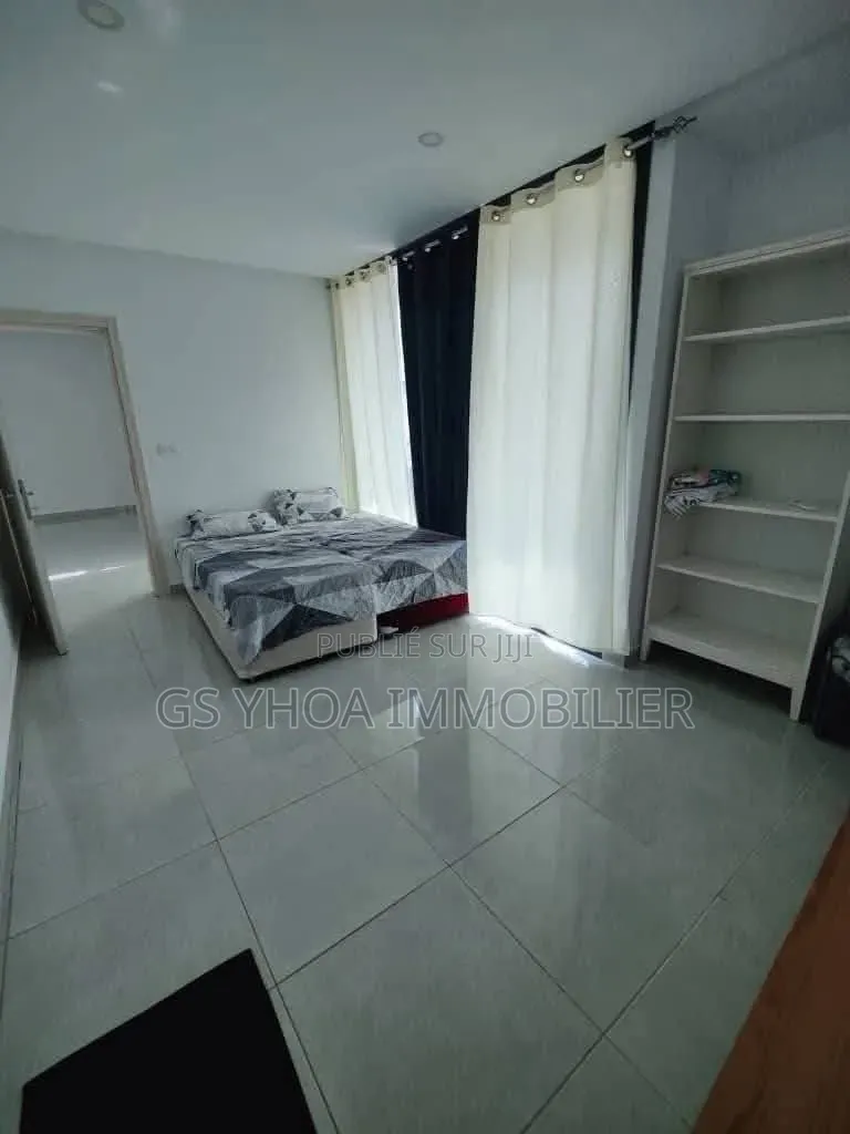Meublé 3chbre Duplex dans Cocody à Vendre