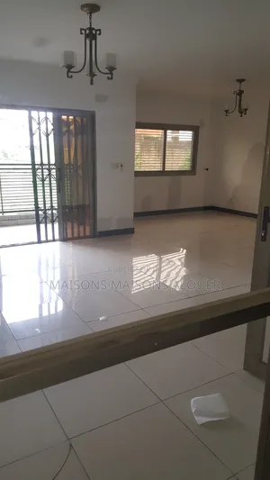 2chbre Appartement dans Ibrahim, Cocody à Louer