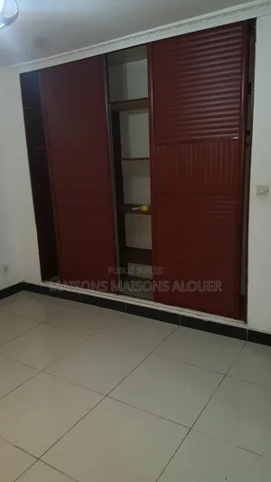 2chbre Appartement dans Ibrahim, Cocody à Louer