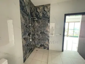 5chbre Duplex dans Francis Gweh, Cocody à Louer