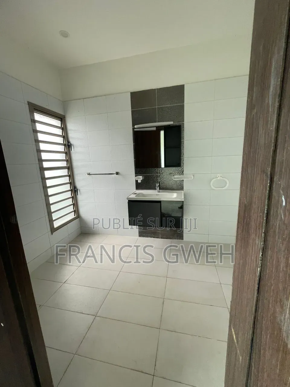 5chbre Duplex dans Francis Gweh, Cocody à Louer