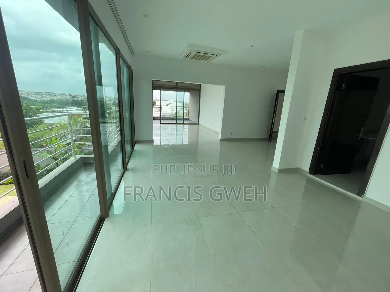 5chbre Duplex dans Francis Gweh, Cocody à Louer