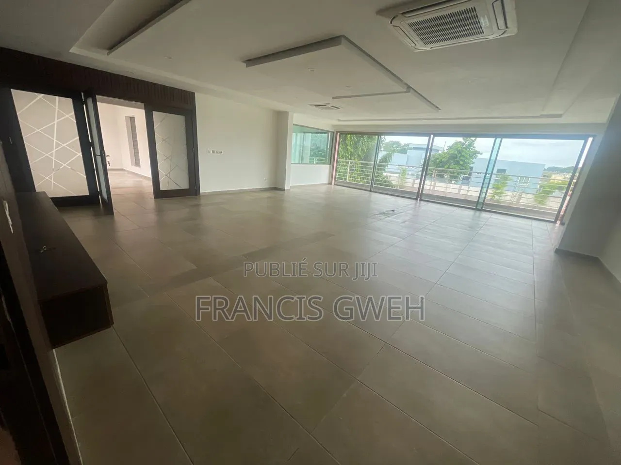 5chbre Duplex dans Francis Gweh, Cocody à Louer